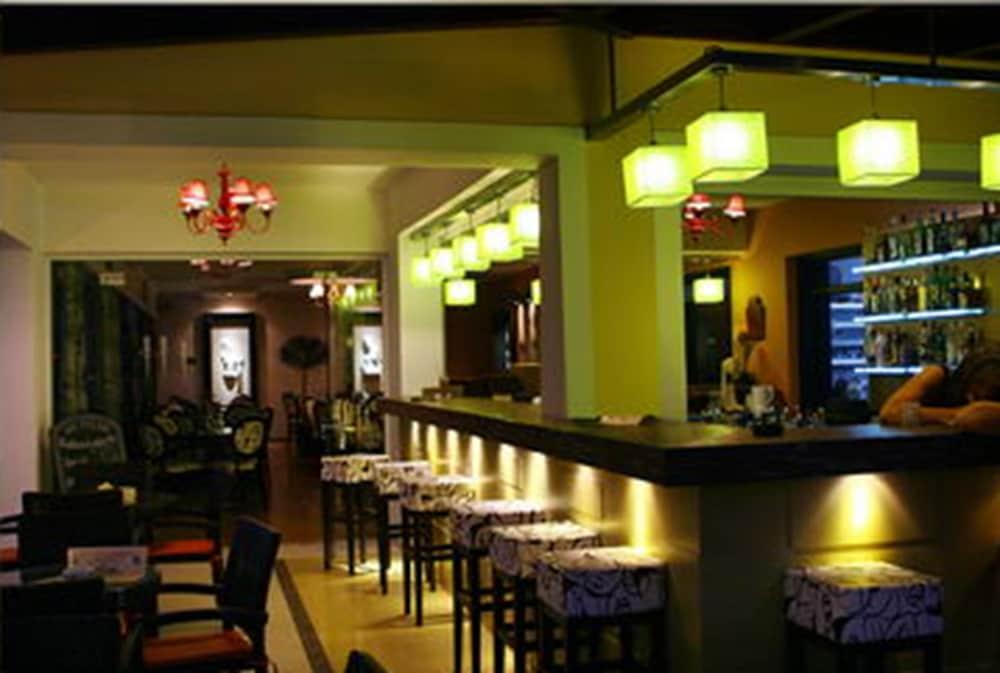 Ionis Art Hotel 4*