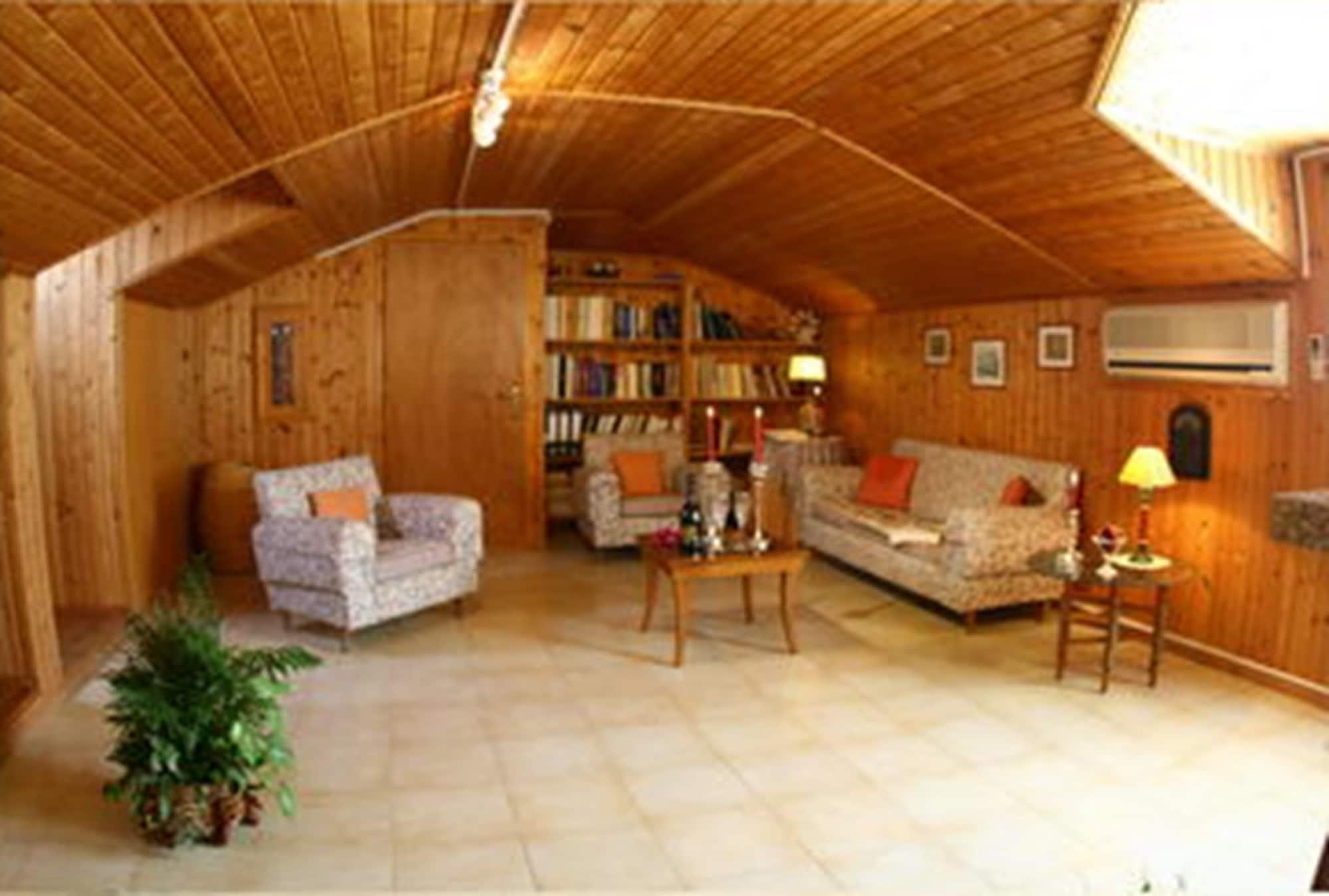 Ionis Art Hotel 4*