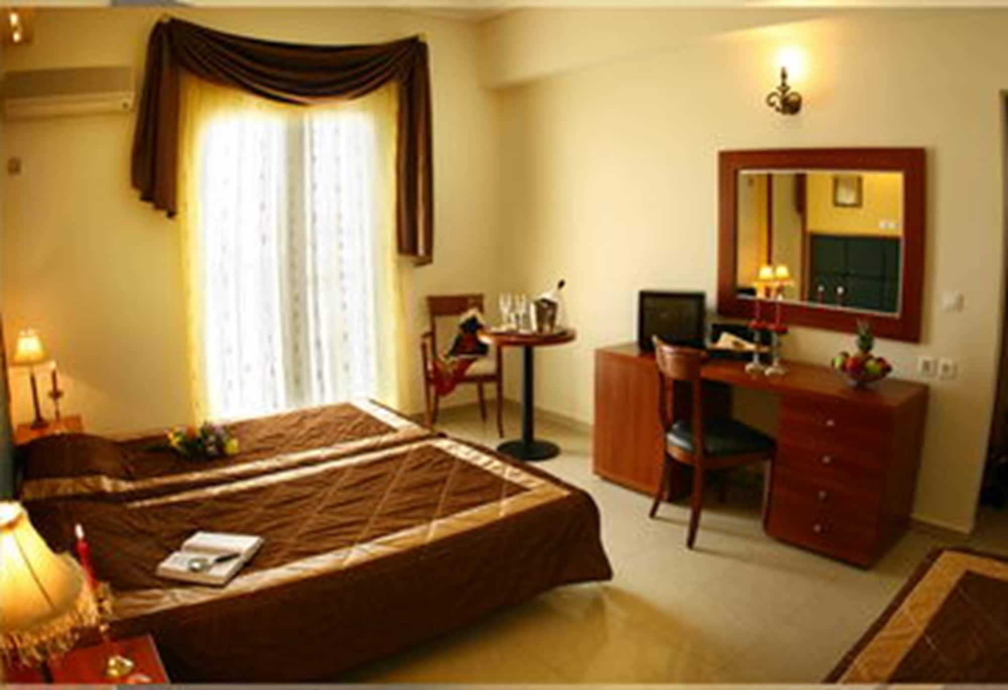 Hotel Ionis Art